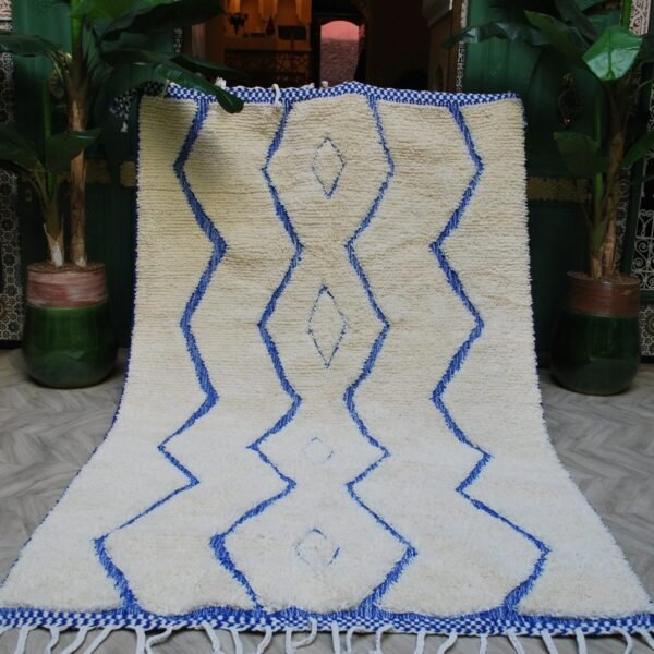 Morrocan Azilal rug  8.4 x 5.3 FT / 258 x 163 Cm