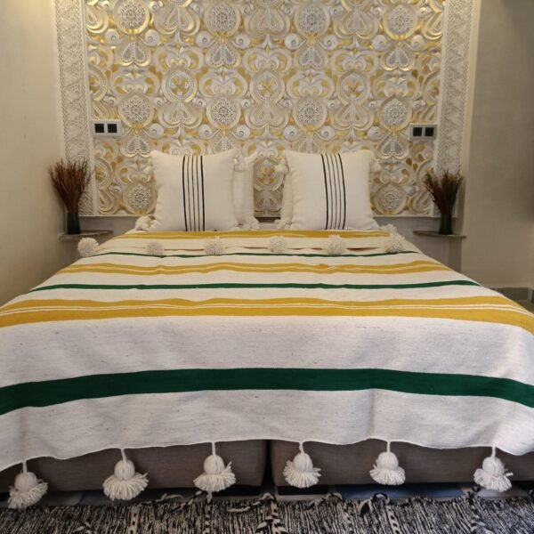 Moroccan Pom Pom Throw Blanket - Soft & Cozy Cotton Moroccan Pom Pom Blanket